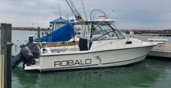 26' Robalo 2540 Walkaround 1997 floating port side