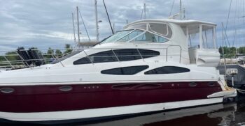 CRUISERS YACHTS 405 EXPRESS MOTORYACHT 2005